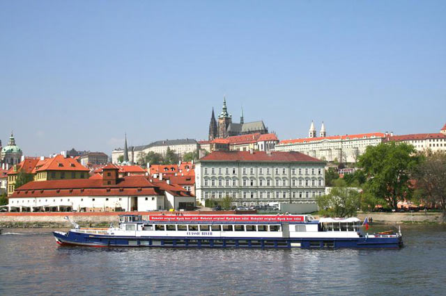 Okružní plavby po Praze